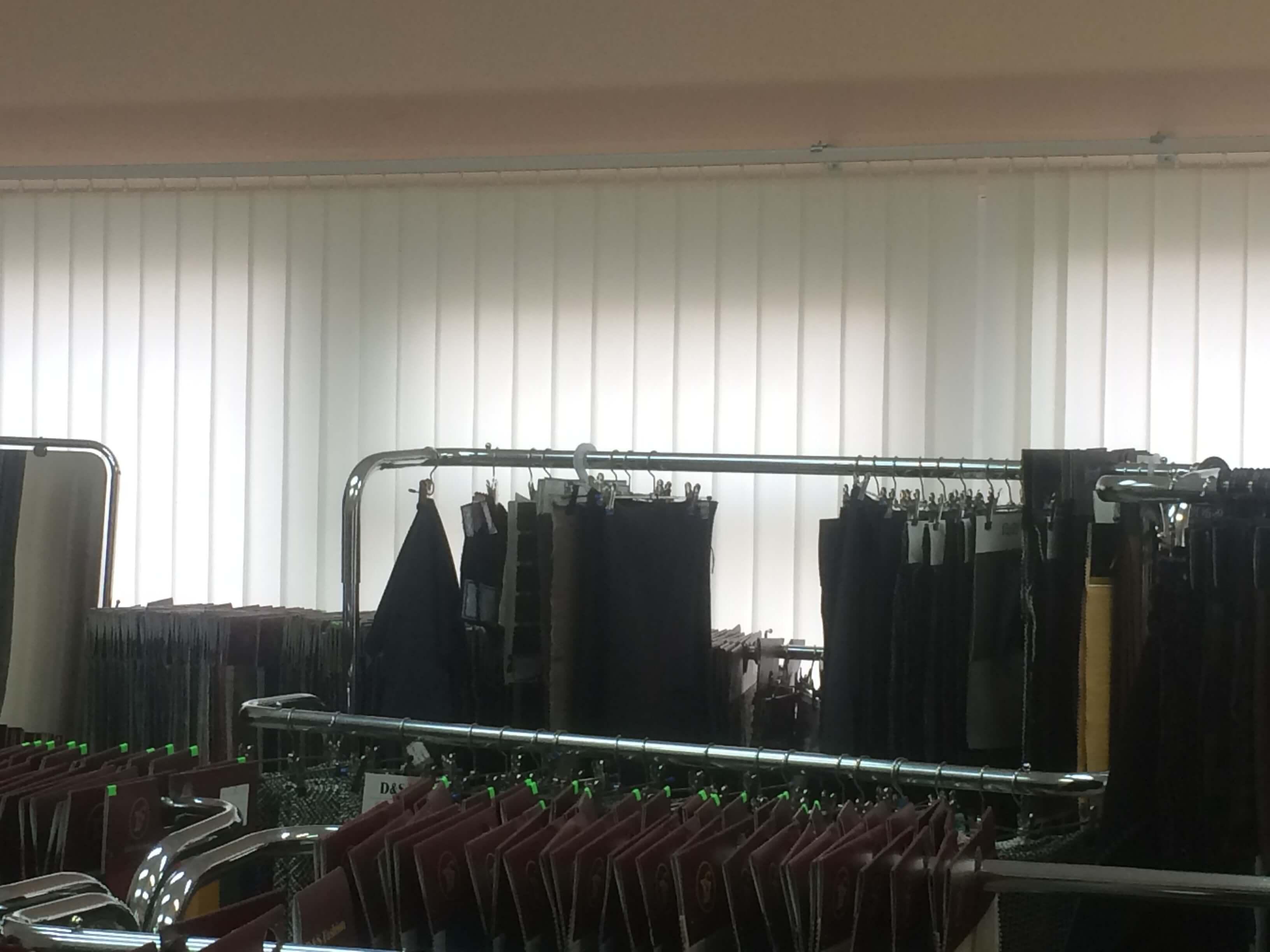 Вертикальные жалюзи в магазине в Москве